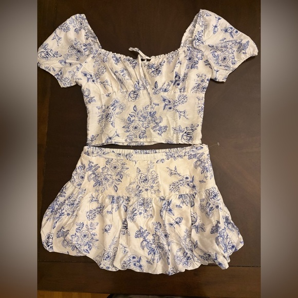 Love Tree Dresses & Skirts - Love Tree 2 Piece Off Shoulder Balloon Skirt Floral Set